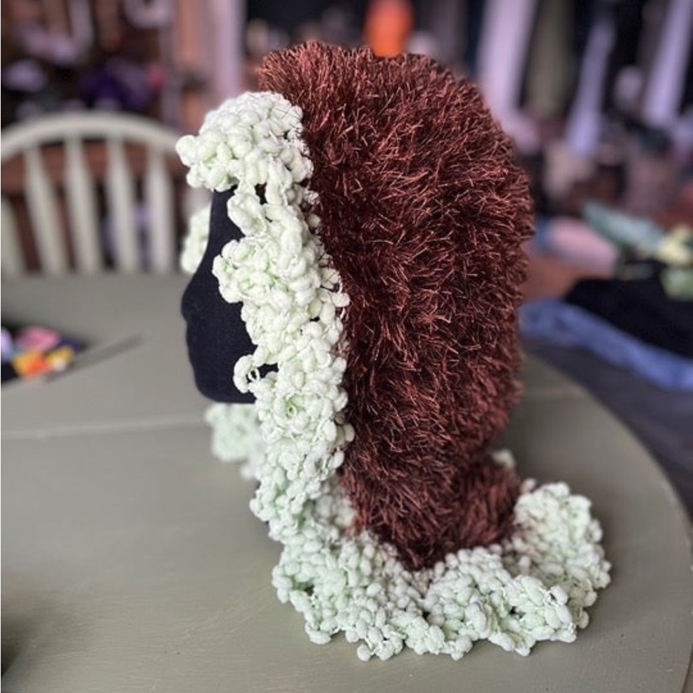 Fuzzy hat - Picture 2 of 4